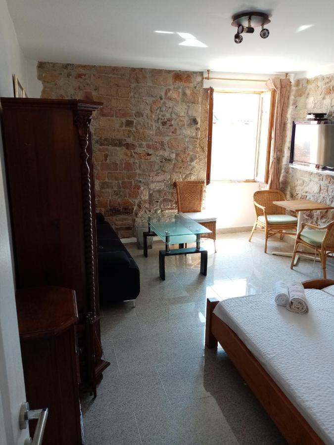 Casa Di Marko 105 M2 Garden Apartment โรวีน ภายนอก รูปภาพ